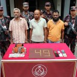 সাড়ে ছয় কোটি টাকা মূল্যের সোনার বারসহ তিনজন গ্রেফতার