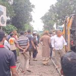 যশোরের অভয়নগরে ট্রেনের ধাক্কায় দুমড়েমুচড়ে গেল ট্রাক, চালক নিহত